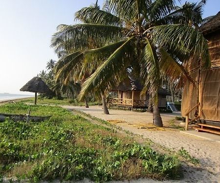 Barry'S Beach Resort Mkwaja Extérieur photo