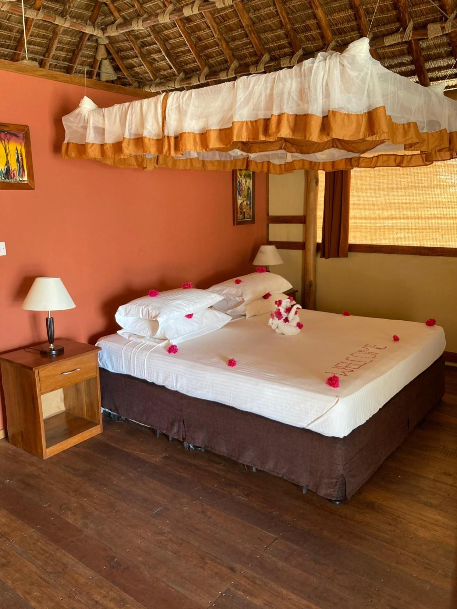 Barry'S Beach Resort Mkwaja Extérieur photo