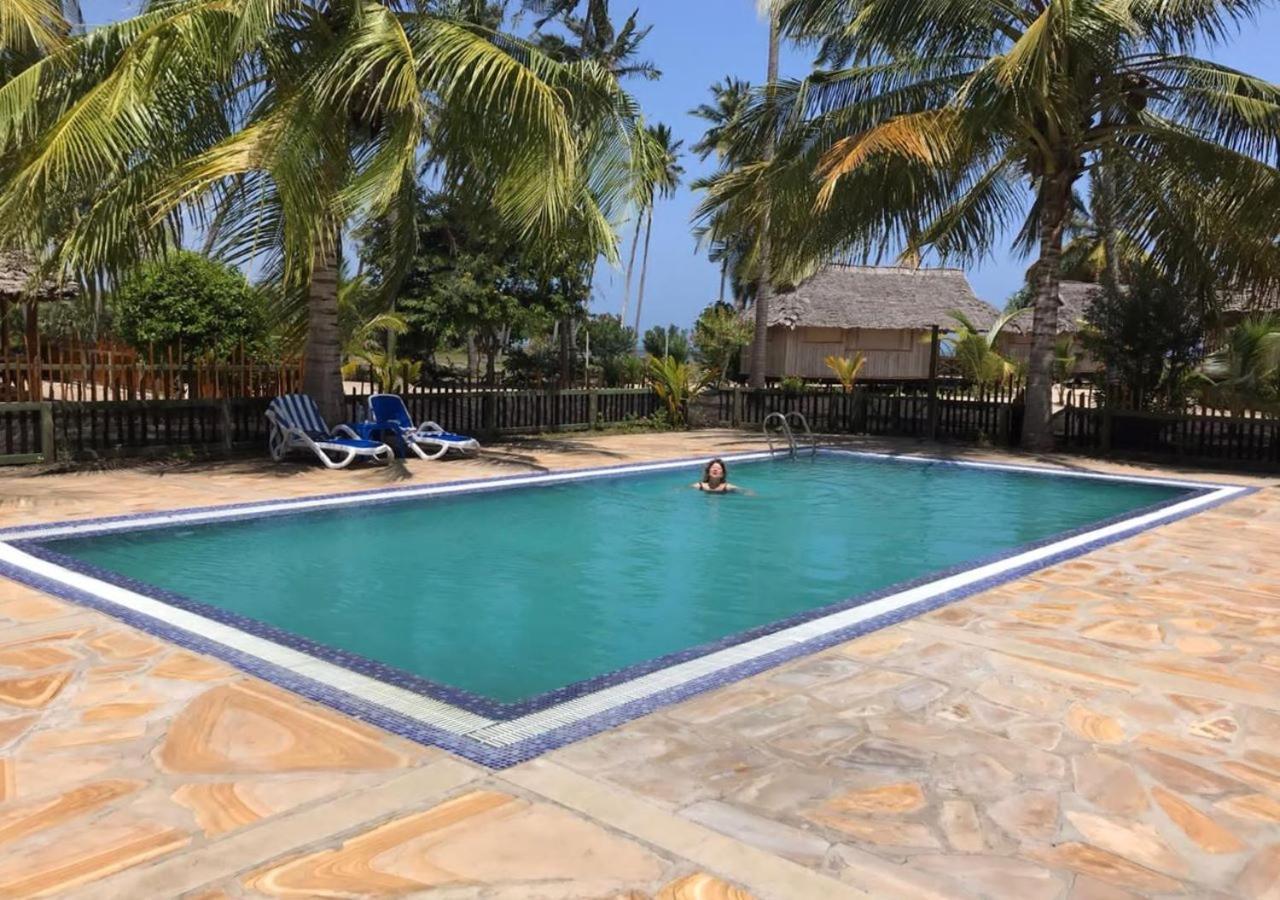 Barry'S Beach Resort Mkwaja Extérieur photo