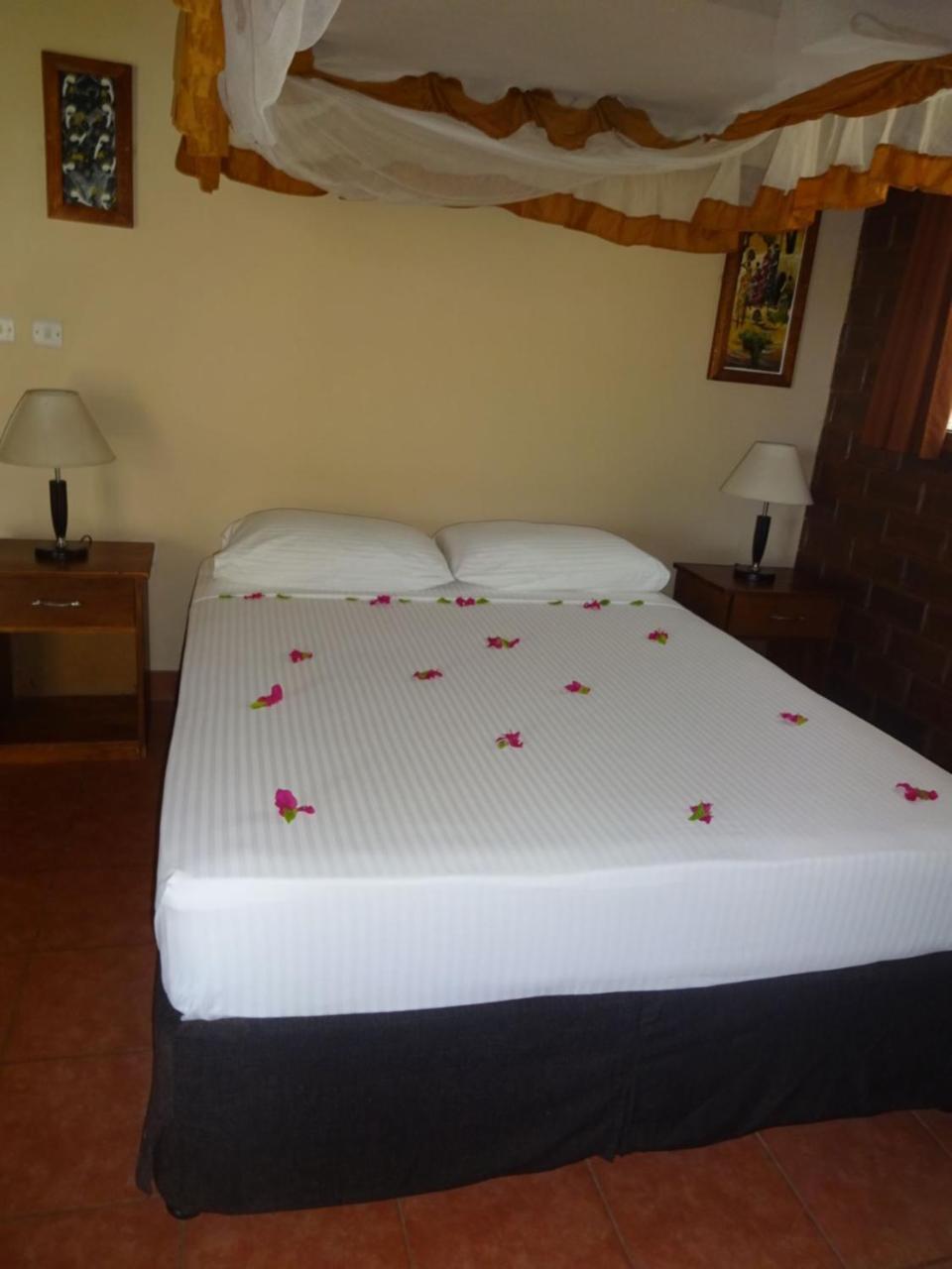 Barry'S Beach Resort Mkwaja Extérieur photo