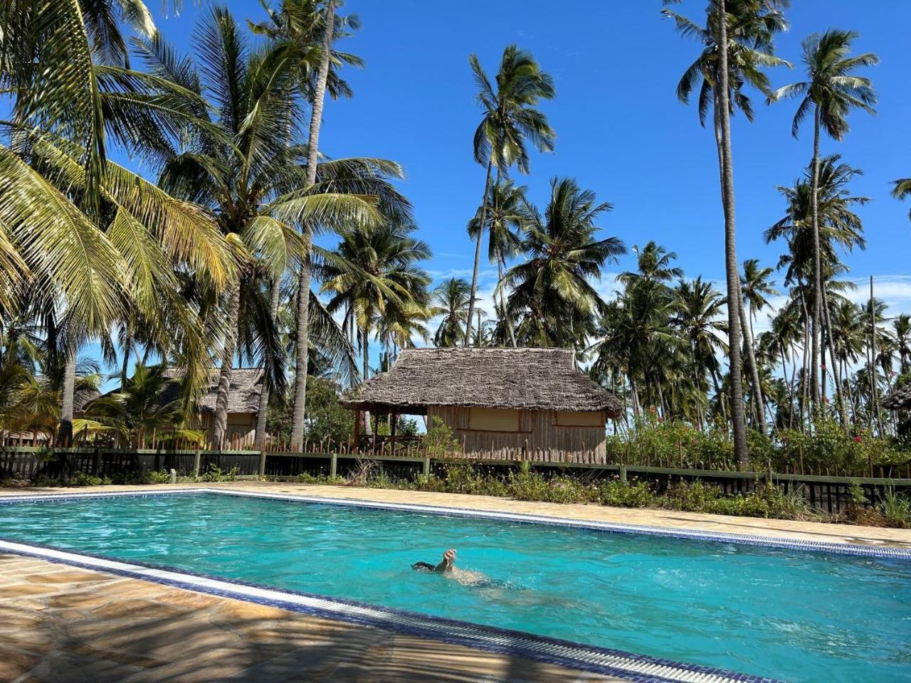 Barry'S Beach Resort Mkwaja Extérieur photo