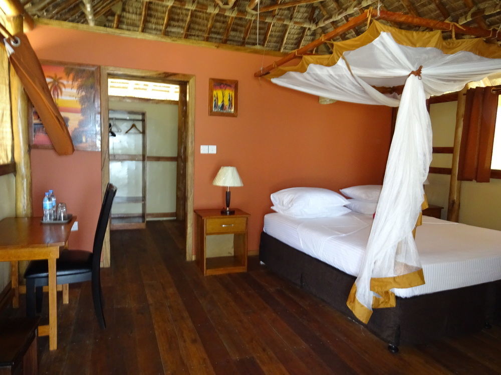 Barry'S Beach Resort Mkwaja Extérieur photo